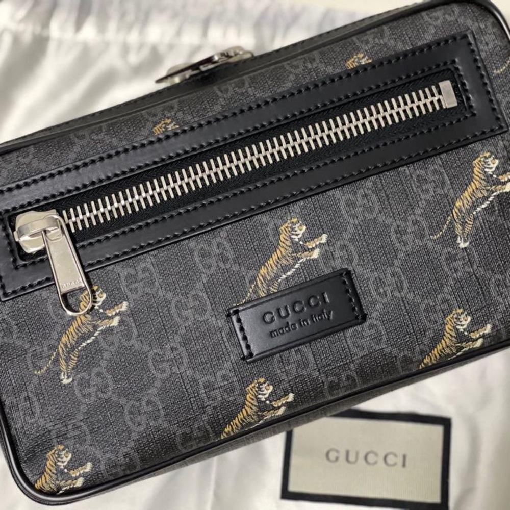Gucci tiger print belt bag